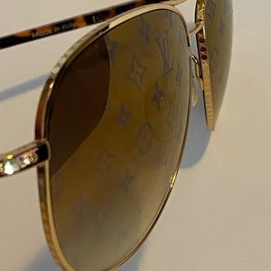 Louis Vuitton Monogram Party Aviator Sunglasses  brown  Z0164U  Flaw